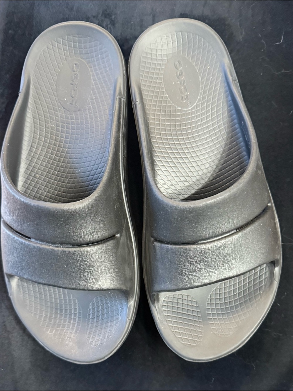 Oofos sandals new without tag